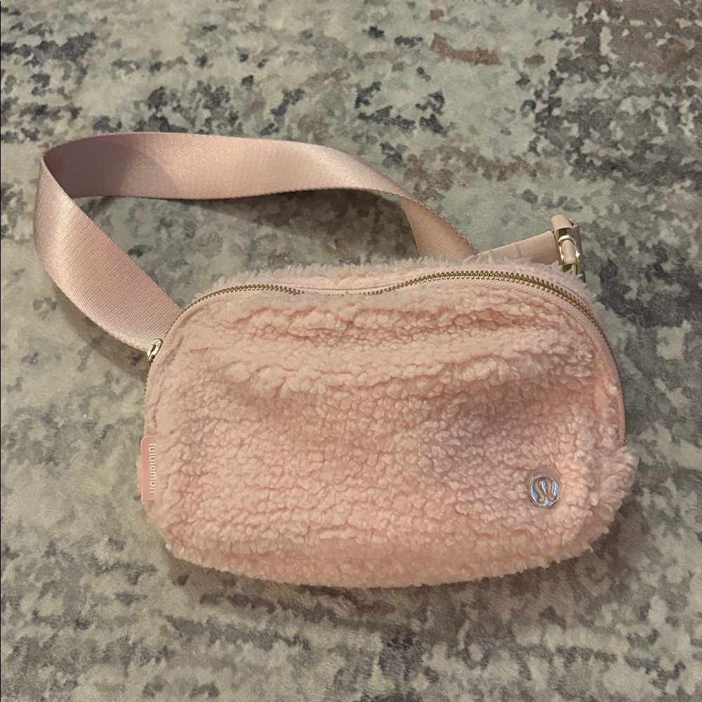 Lululemon NWOT Pink Sherpa Belt Bag